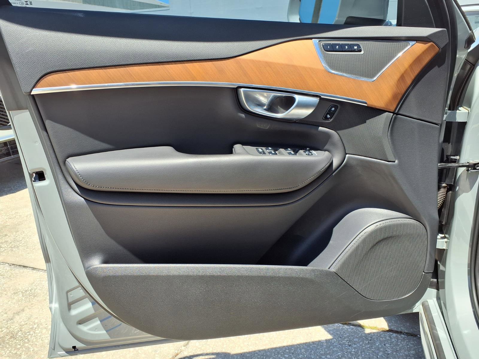 Certified 2024 Volvo XC90 B6 Plus image 23