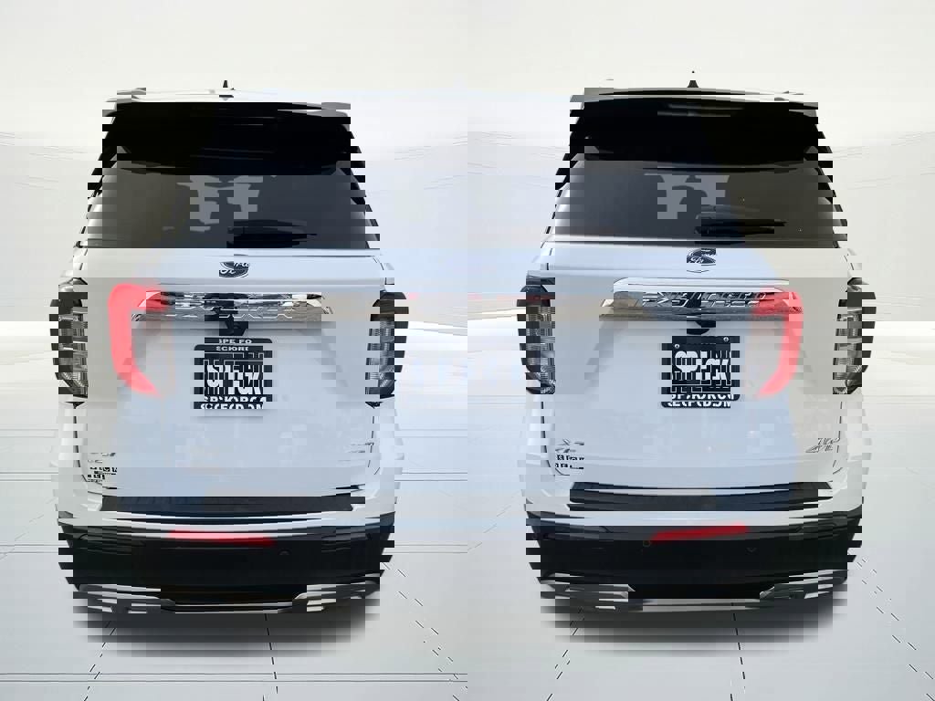 Used 2023 Ford Explorer XLT w/ Equipment Group 202A image 4