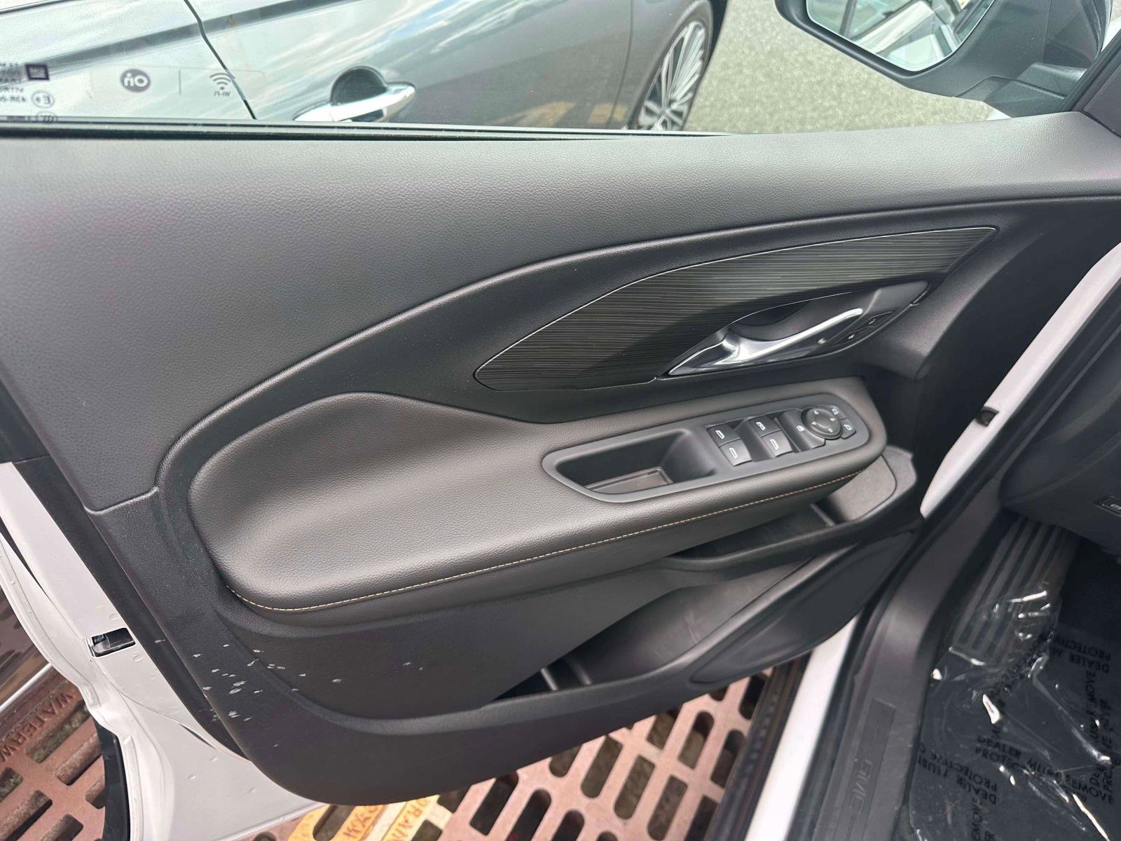 Used 2020 GMC Terrain SLT w/ Elevation Edition image 16