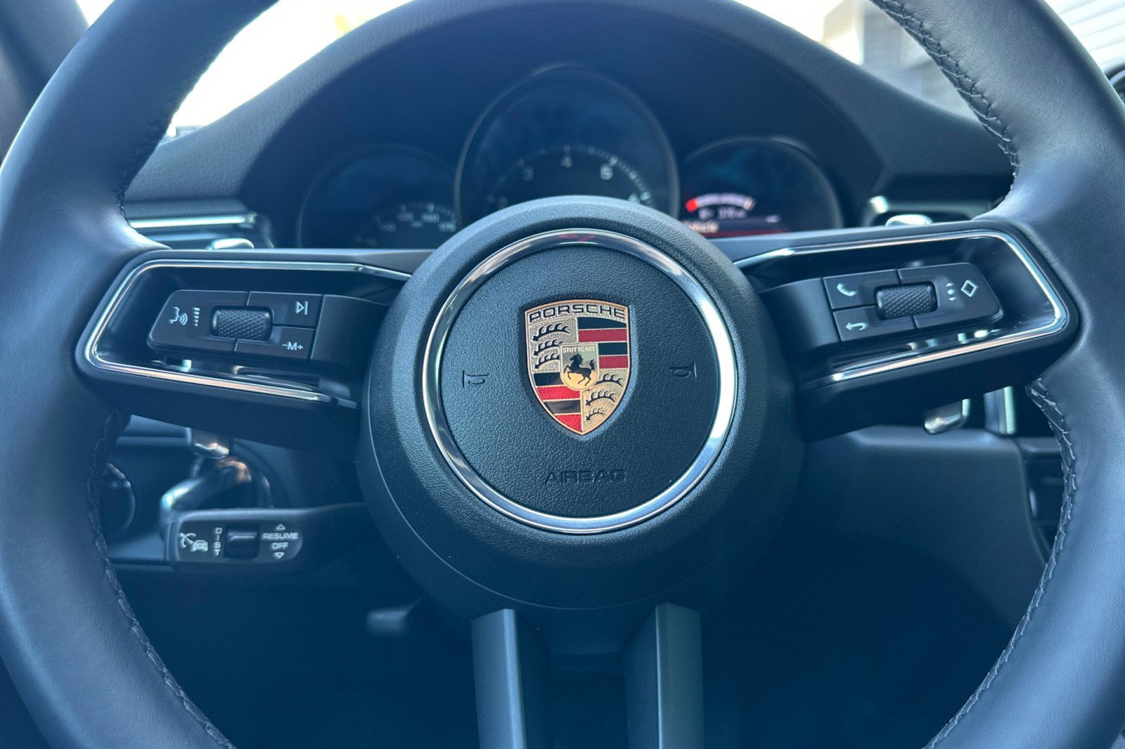 Used 2025 Porsche Macan image 24
