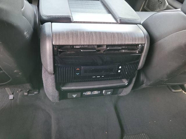 Used 2024 Jeep Wagoneer L Series II w/ Flexible Seating Group AWD/4WD image 21