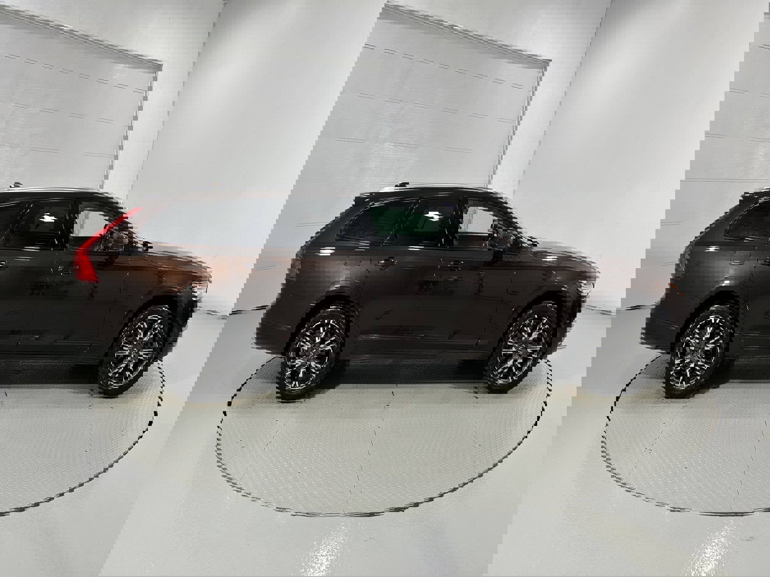 Used 2017 Volvo V90 T6 Cross Country image 37