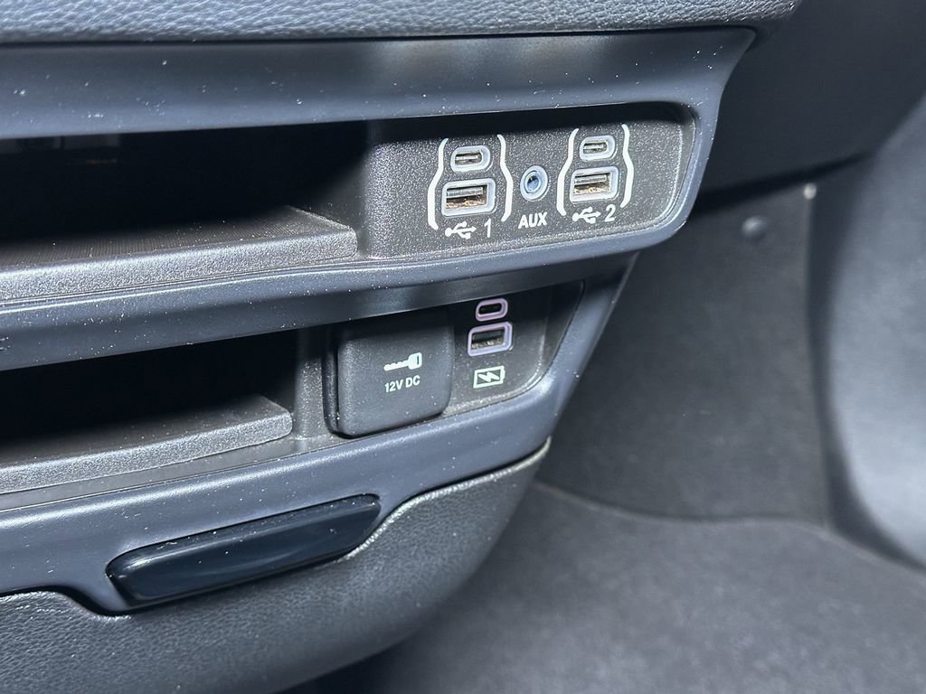 Certified 2022 Chrysler Pacifica Touring-L w/ S Appearance Package image 43