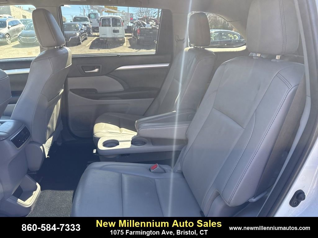 Used 2019 Toyota Highlander XLE image 5