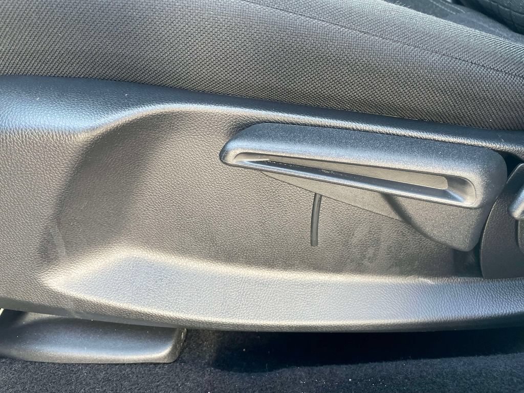 Used 2023 Honda HR-V LX image 15