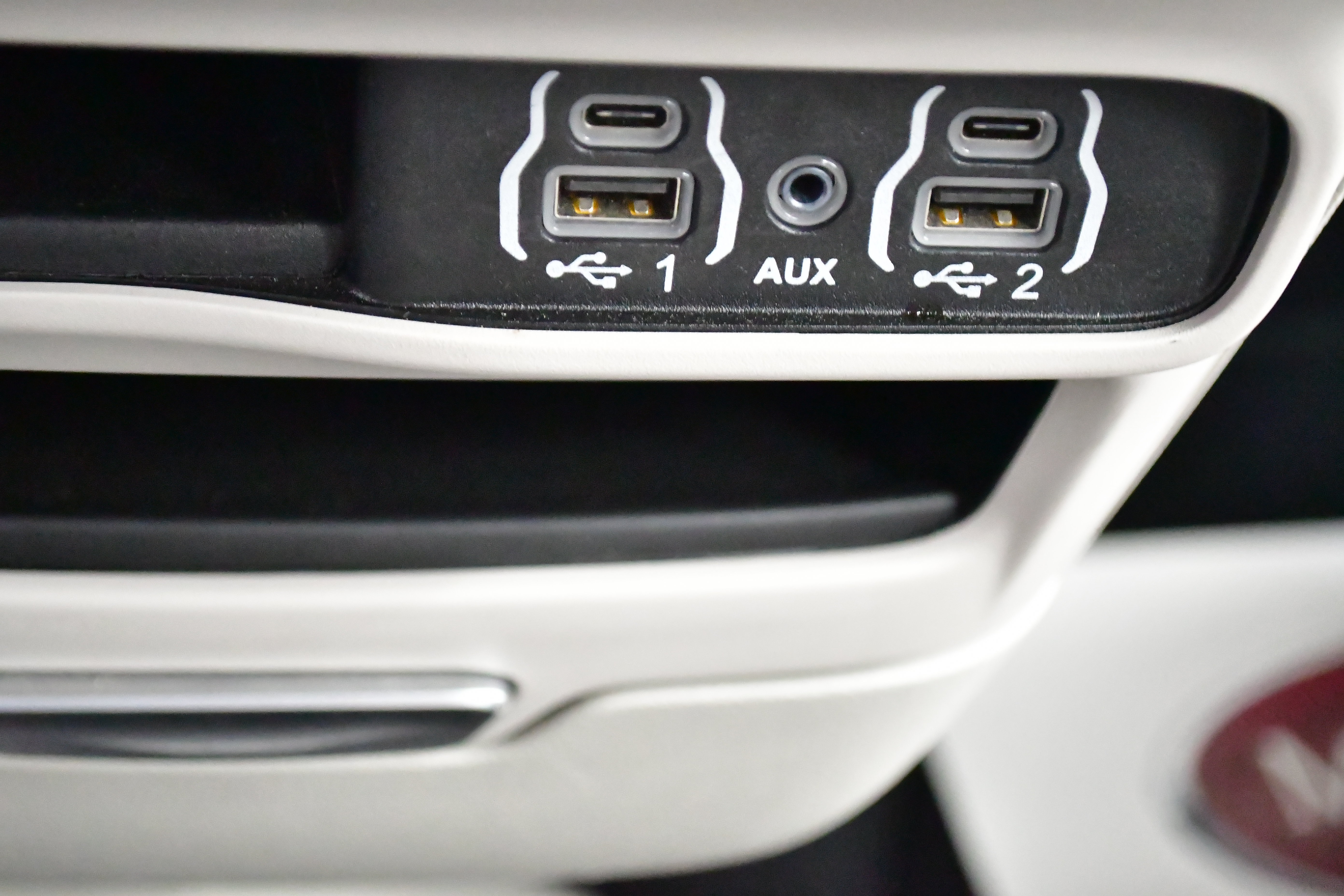 Used 2024 Chrysler Pacifica Touring-L FWD image 31
