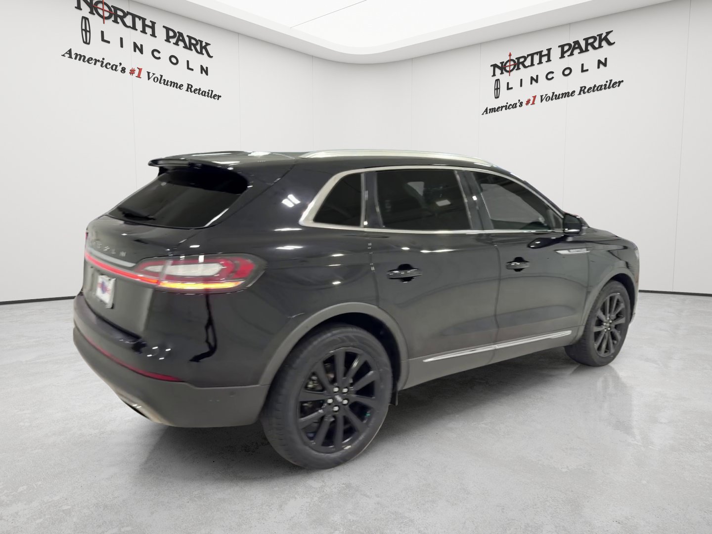 Used 2022 Lincoln Nautilus Reserve w/ Equipment Group 201A FWD image 5