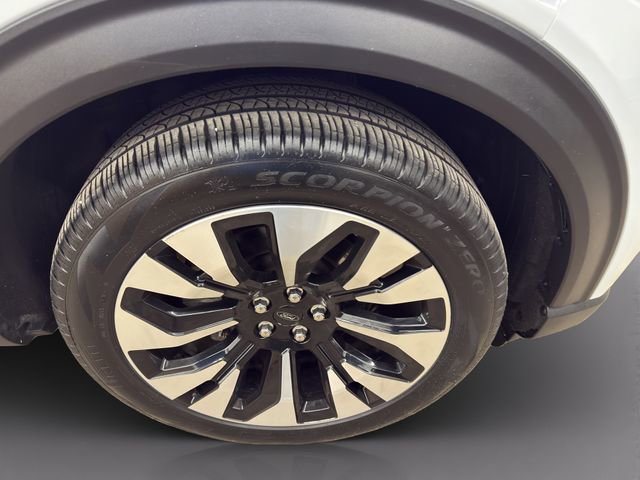 Used 2025 Ford Explorer Platinum w/ LUX Leather Package AWD/4WD image 23