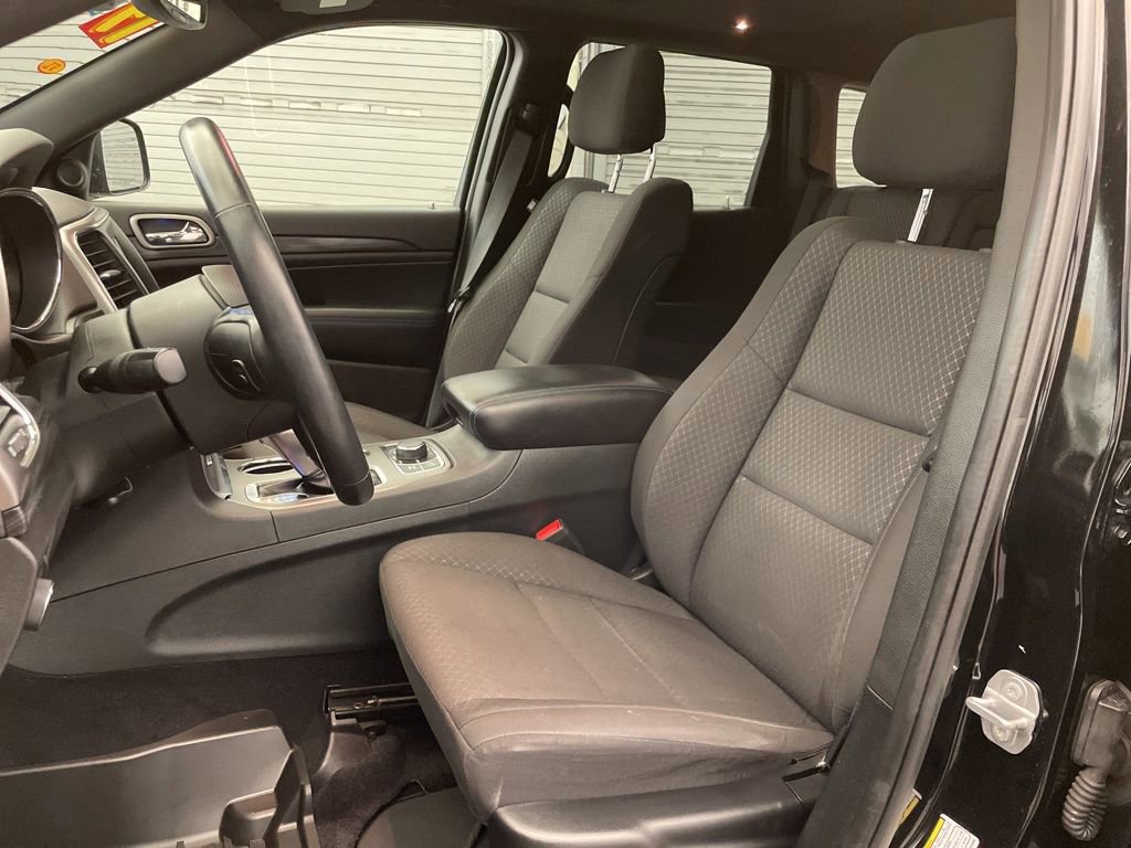 Used 2019 Jeep Grand Cherokee Laredo AWD/4WD image 27