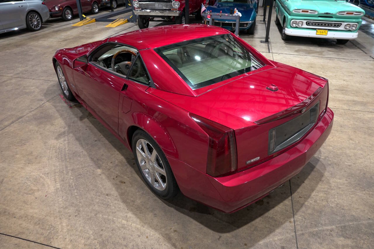Used 2005 Cadillac XLR RWD image 30
