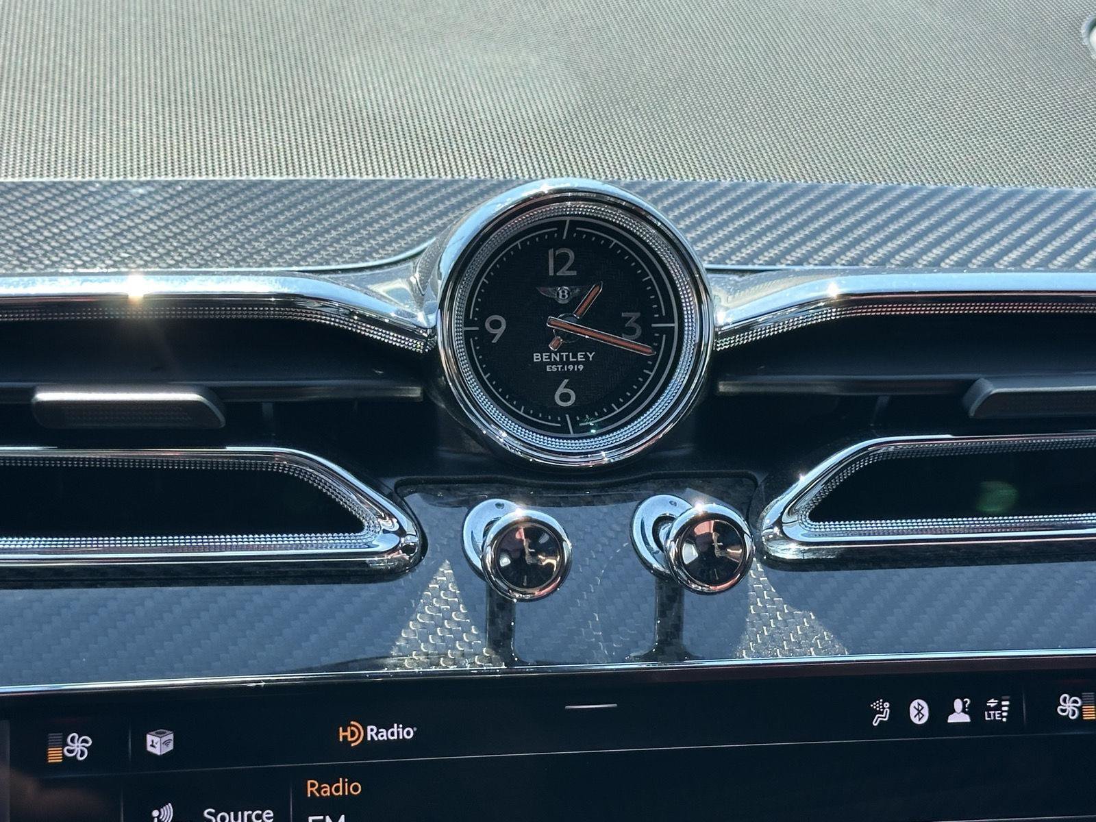 Used 2022 Bentley Bentayga AWD/4WD image 33