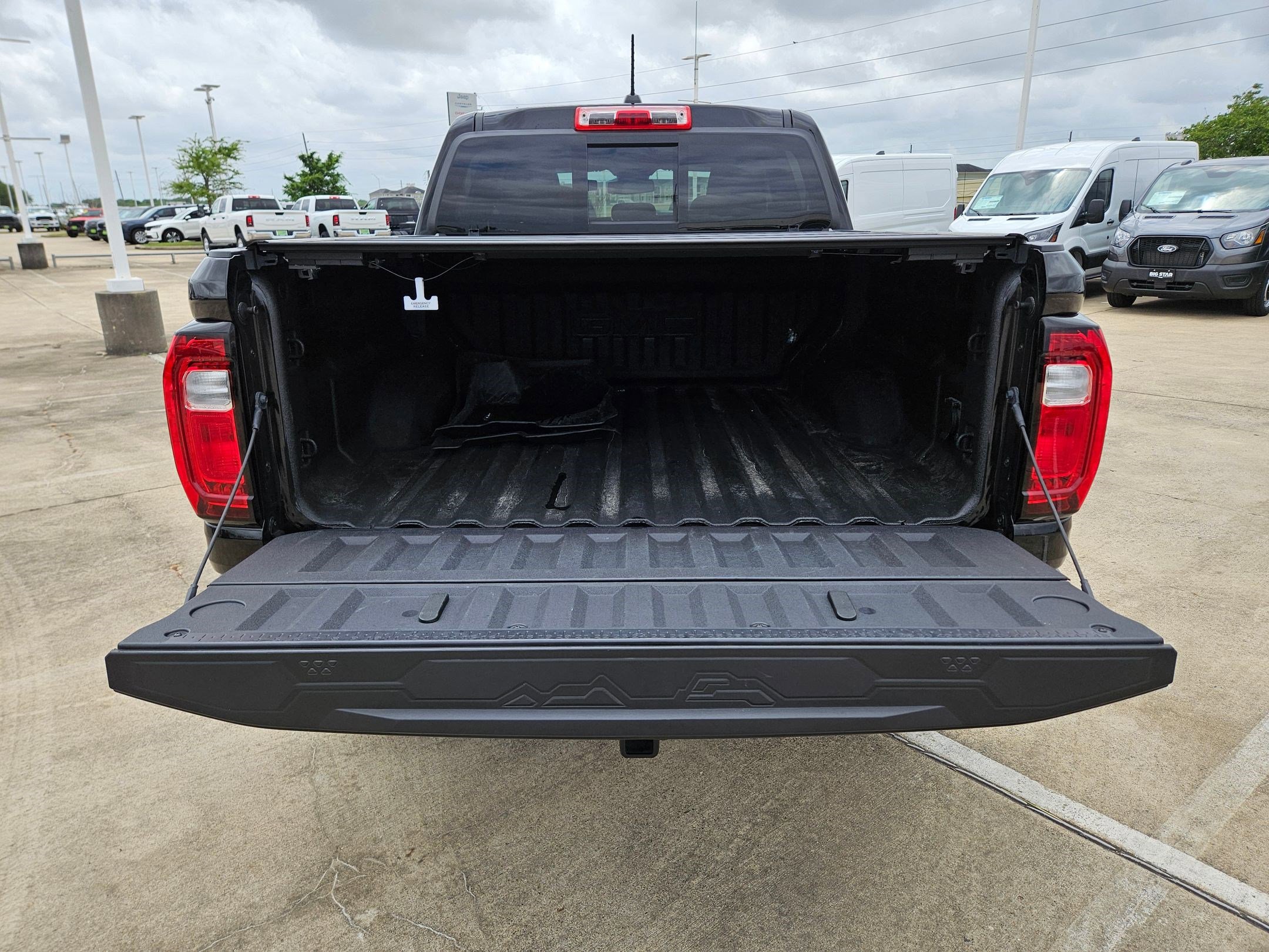 Used 2025 GMC Canyon AT4 w/ AT4X Package image 28