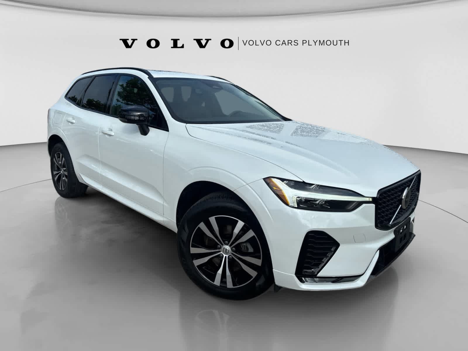 Used 2024 Volvo XC60 B5 Core AWD/4WD image 2