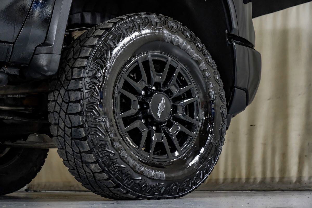 Used 2025 Chevrolet Silverado 2500 ZR2 w/ Technology Package image 54