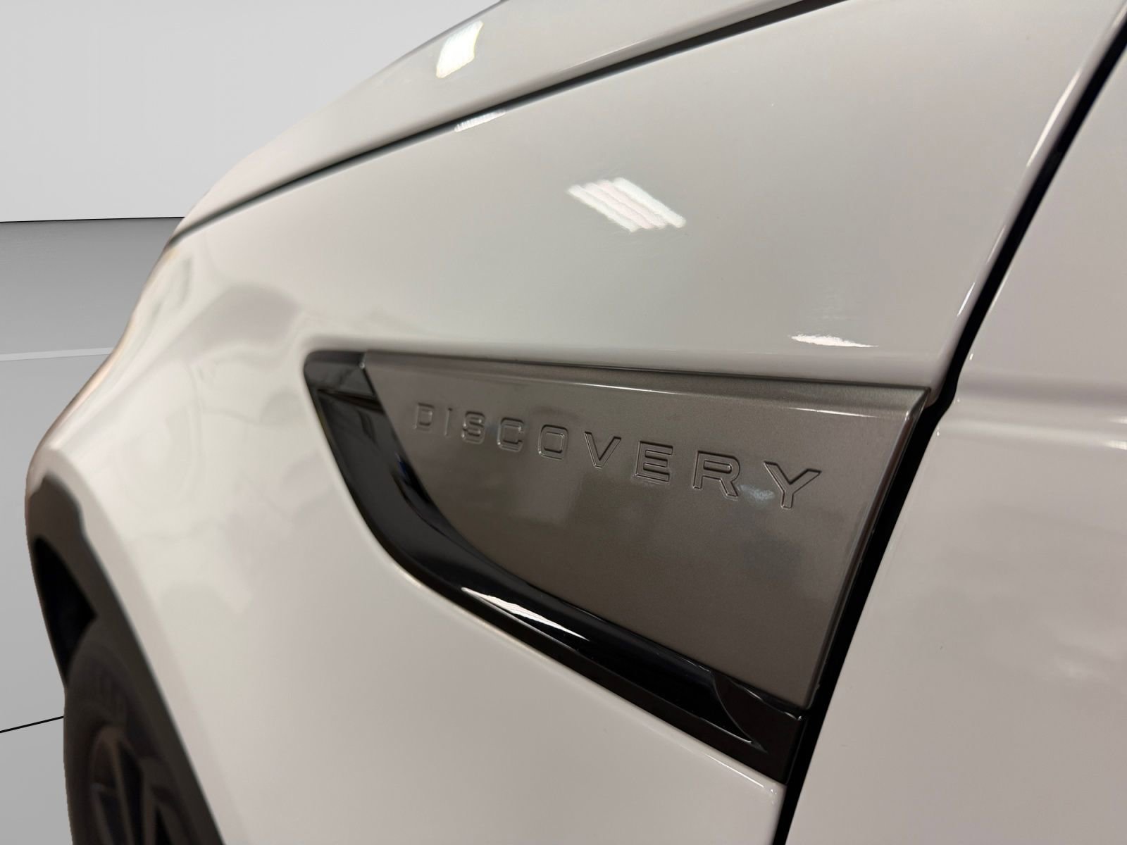 Used 2018 Land Rover Discovery SE AWD/4WD image 39