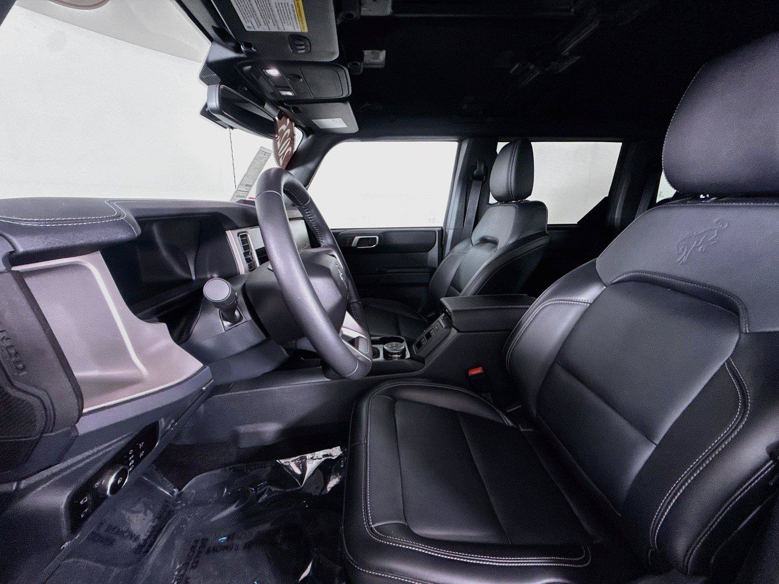 Used 2025 Ford Bronco Outer Banks AWD/4WD image 3