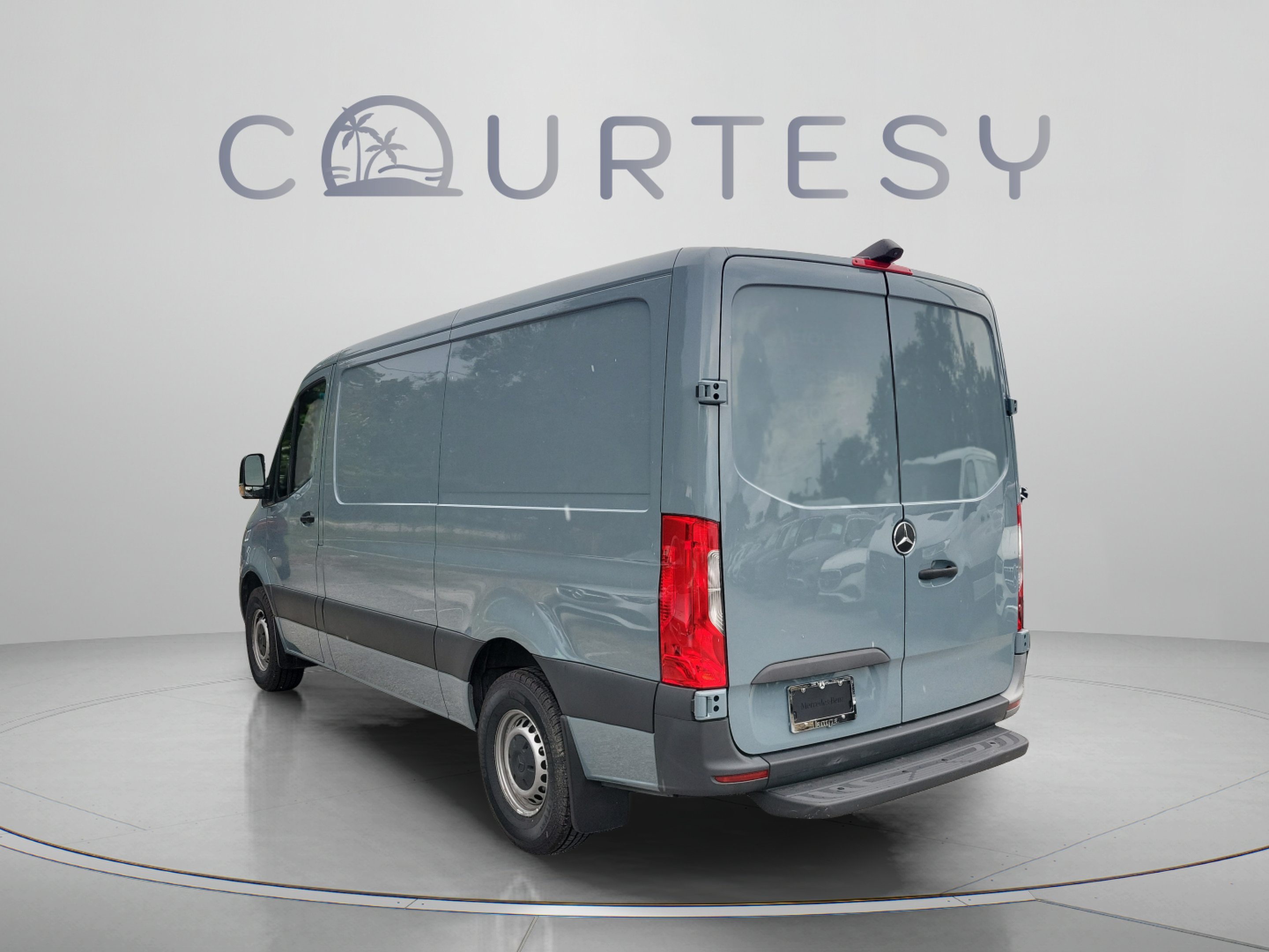 Used 2025 Mercedes-Benz Sprinter 2500 image 2