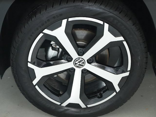 Certified 2025 Volkswagen Taos SEL AWD/4WD image 39