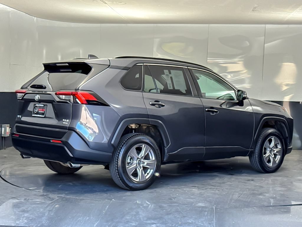 Used 2022 Toyota RAV4 XLE AWD/4WD image 3