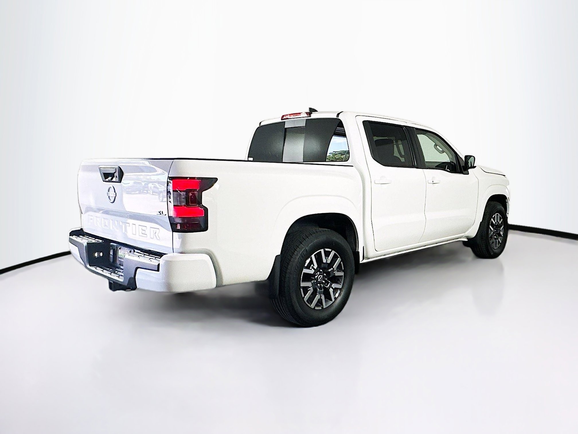 Used 2024 Nissan Frontier SL image 9