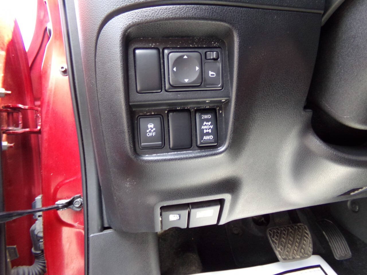 Used 2012 Nissan Juke SL AWD/4WD image 16