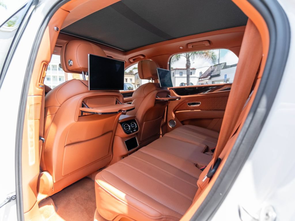 Used 2022 Bentley Bentayga AWD/4WD image 17
