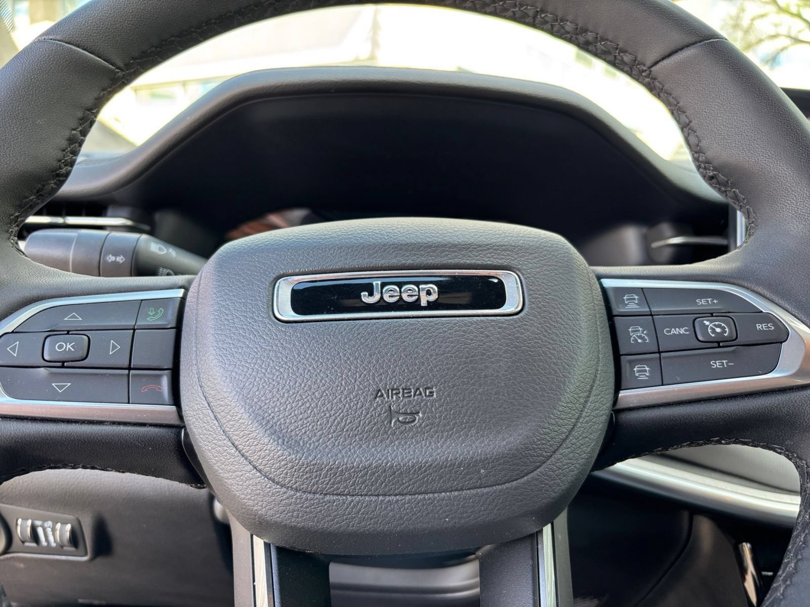 Used 2025 Jeep Compass Limited AWD/4WD image 29