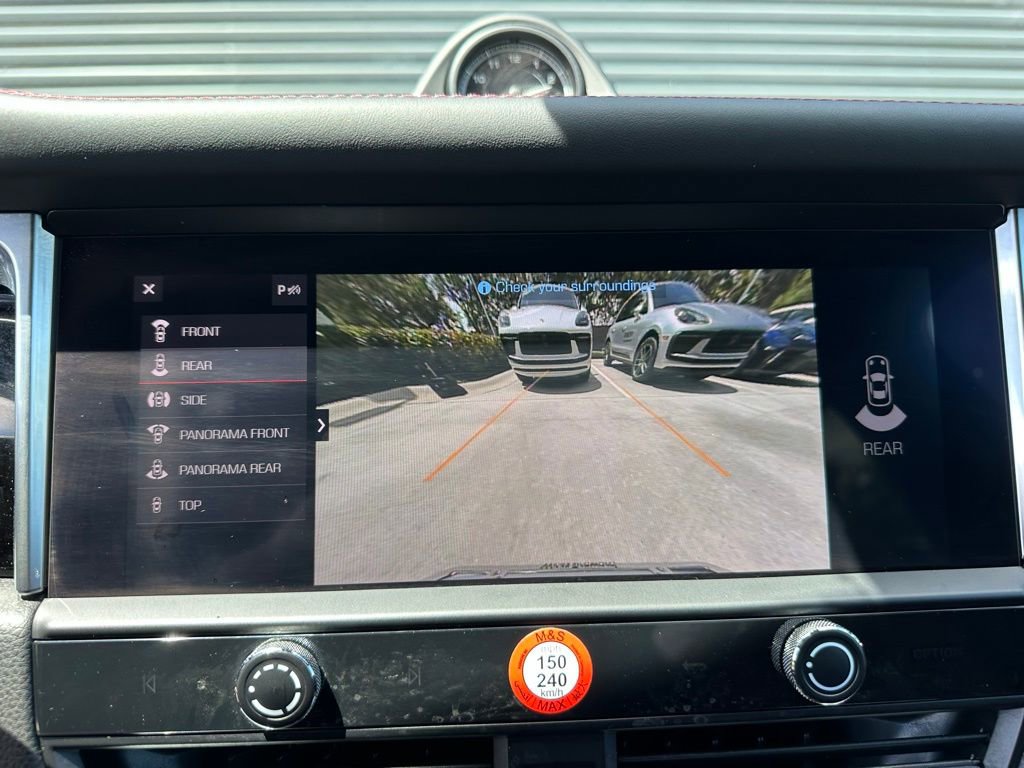 Certified 2023 Porsche Macan AWD/4WD image 32