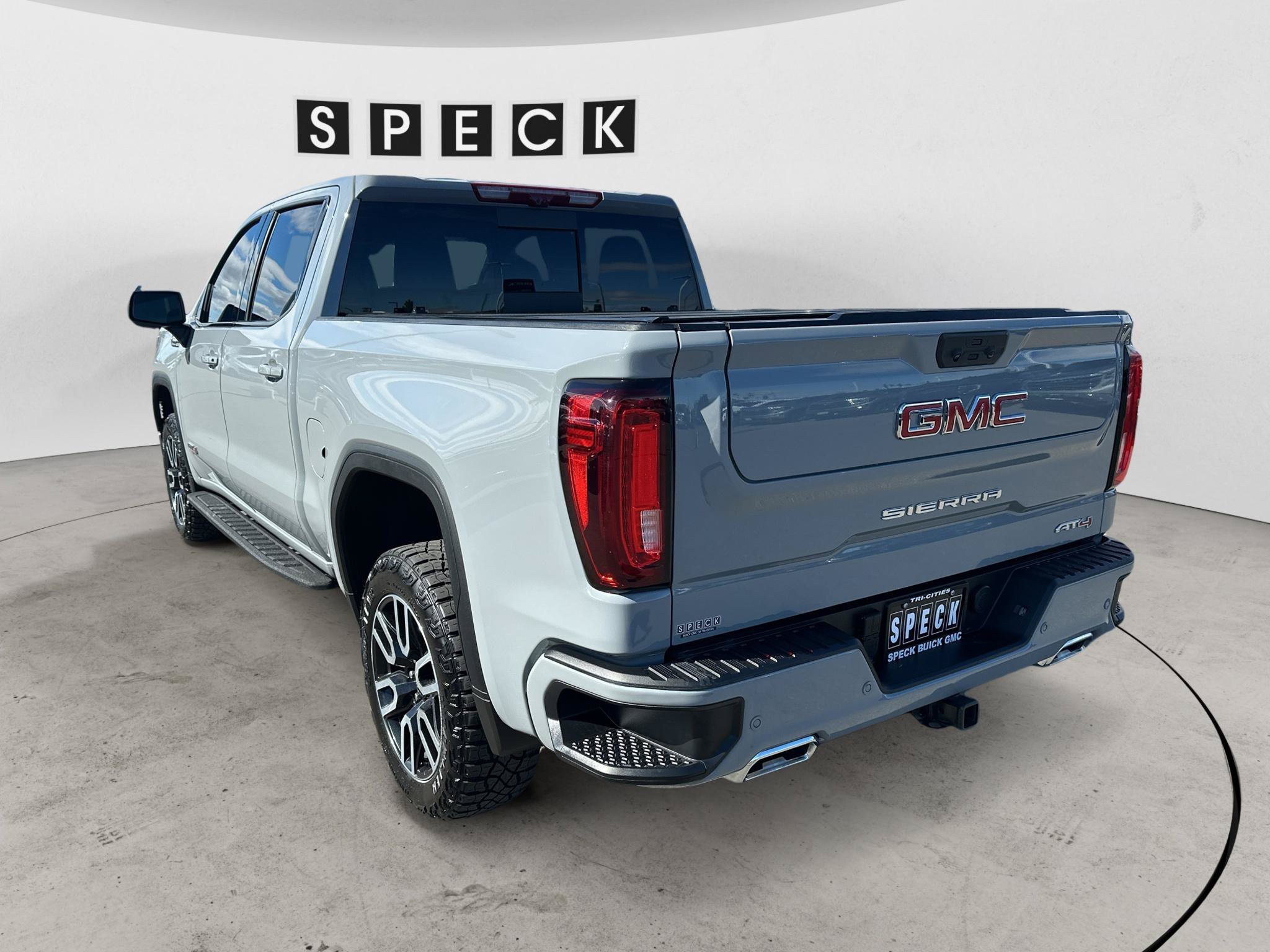 Used 2025 GMC Sierra 1500 AT4 w/ AT4 Premium Package AWD/4WD image 3