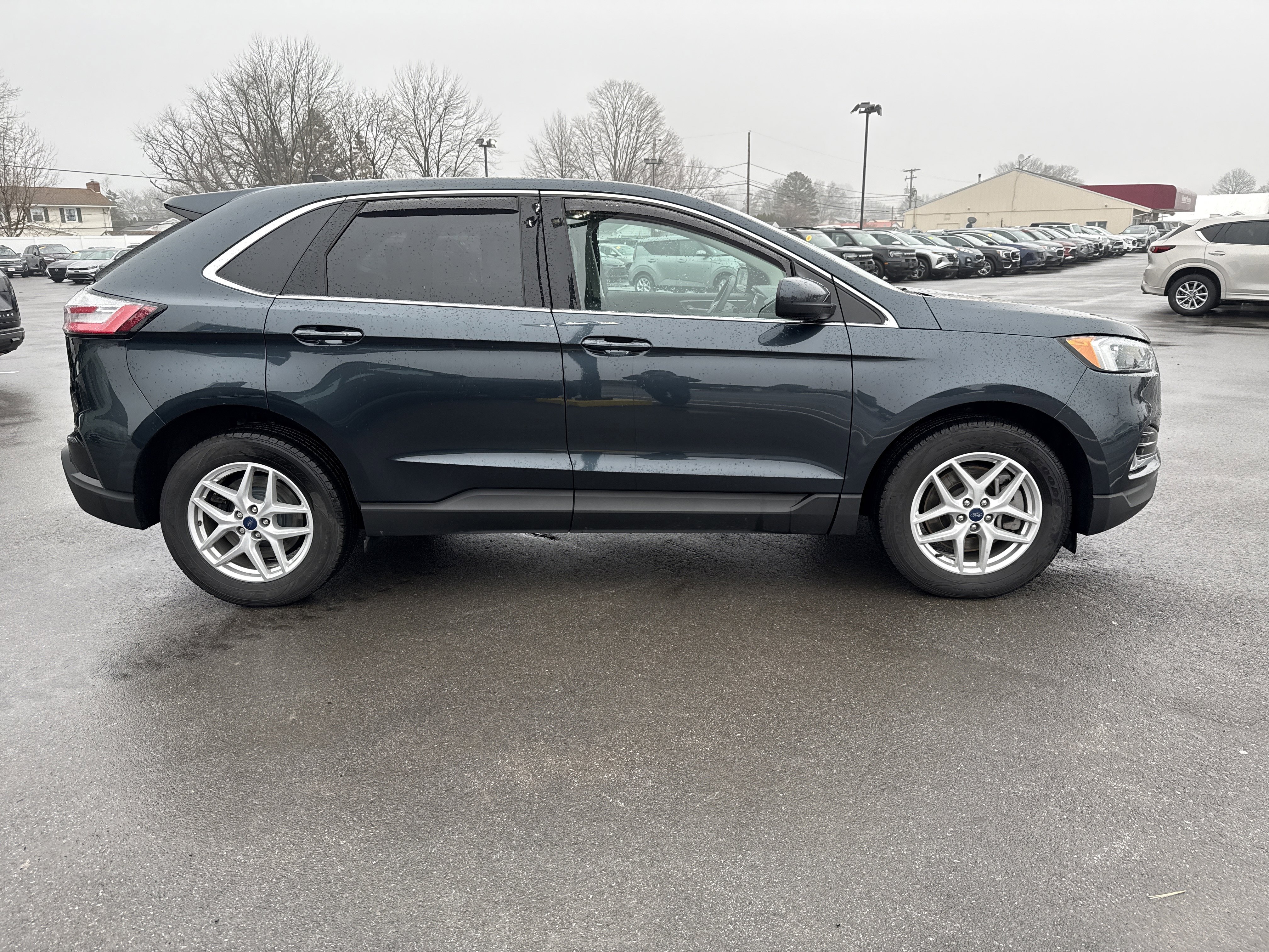 Used 2022 Ford Edge SEL w/ Convenience Package image 2