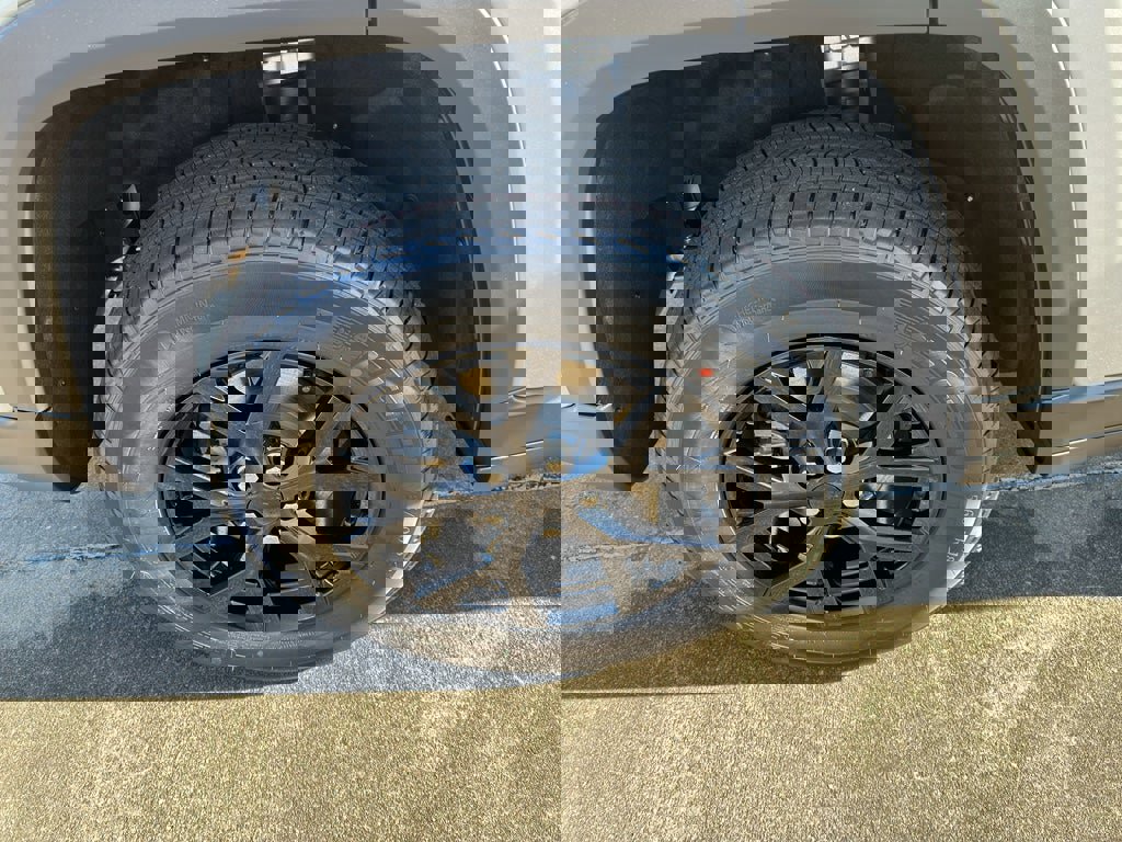 New 2025 Jeep Grand Cherokee Altitude image 9