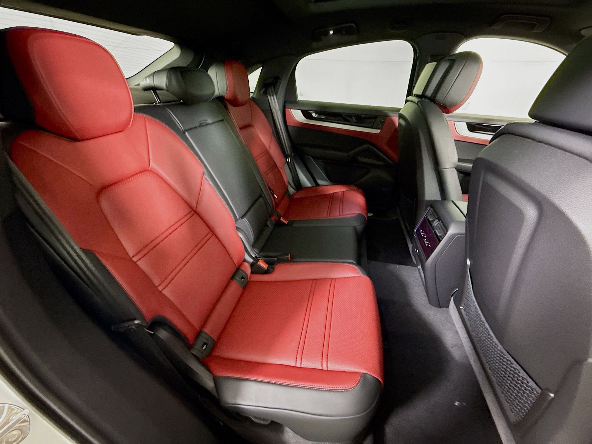 Certified 2025 Porsche Cayenne S image 21