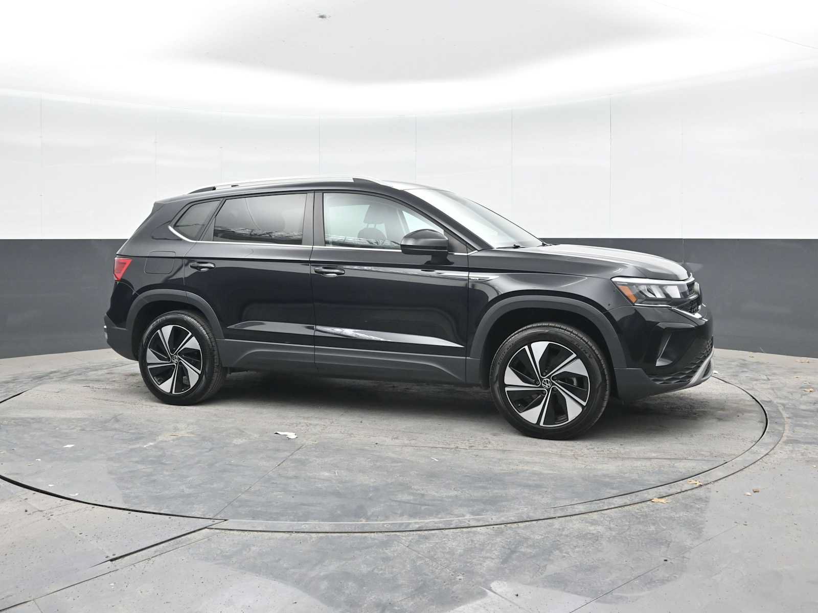 Used 2024 Volkswagen Taos SE AWD/4WD image 8