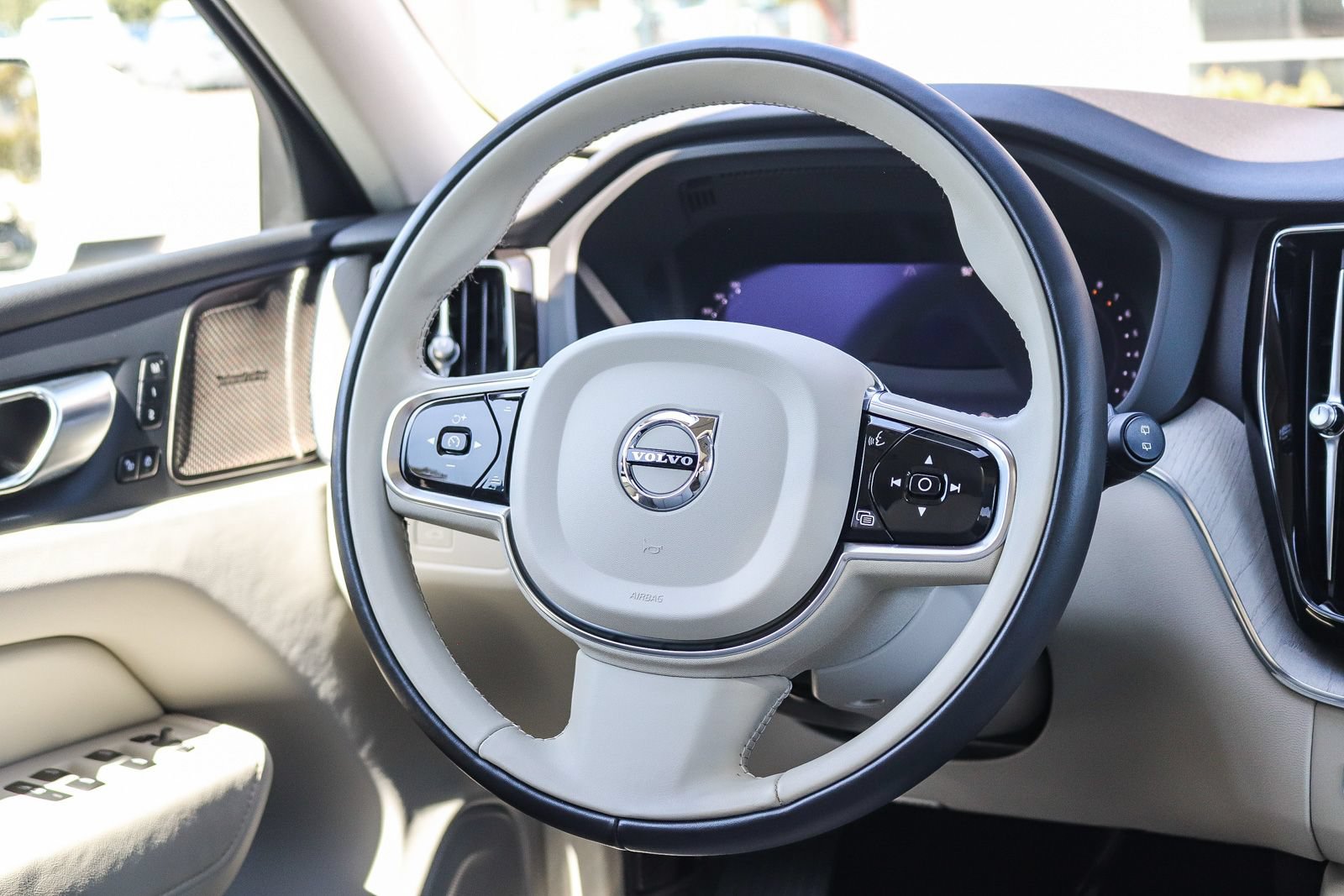 Used 2023 Volvo XC60 B5 Plus w/ Protection Package Premier FWD image 17