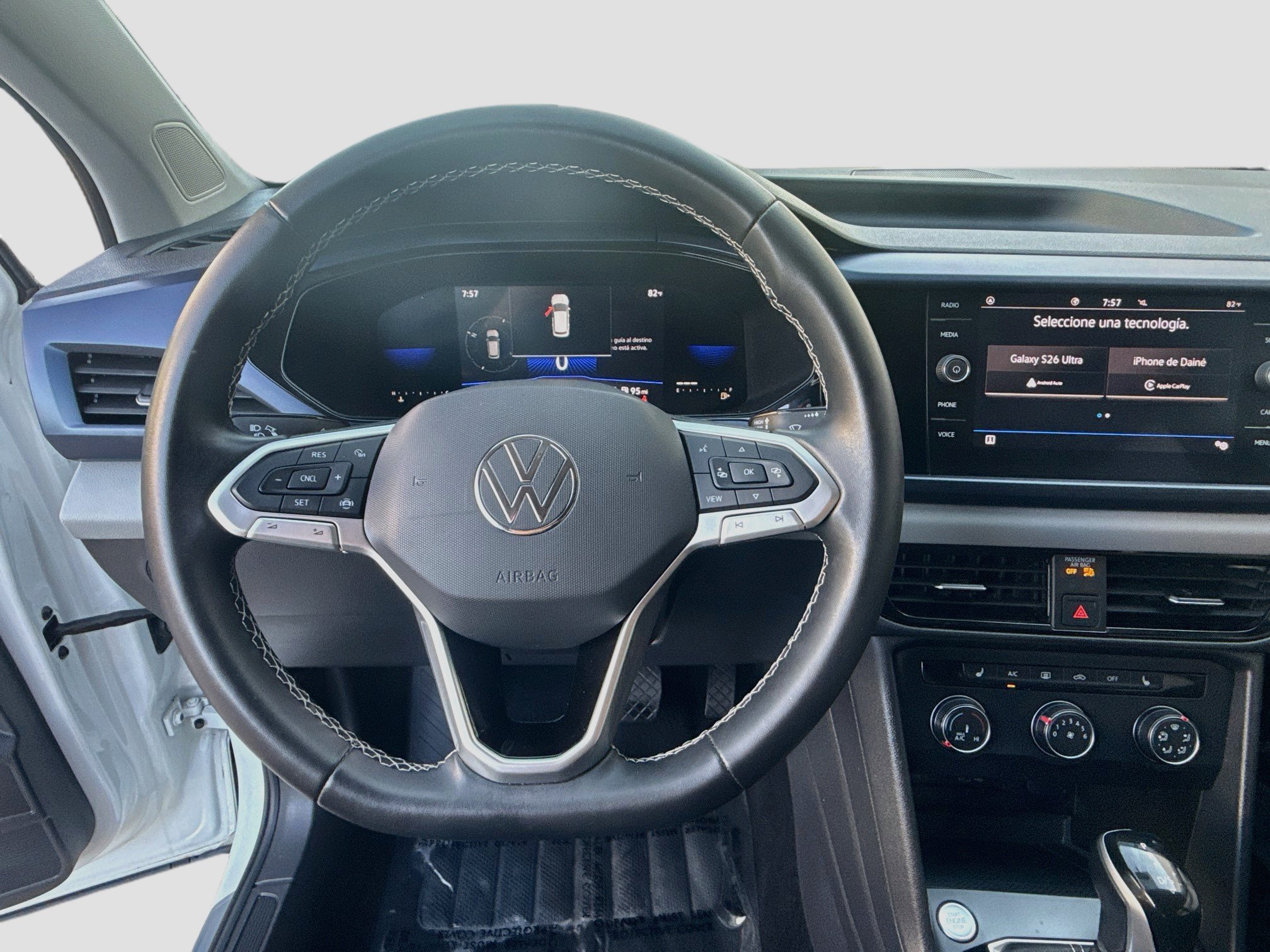Certified 2022 Volkswagen Taos SE FWD image 10