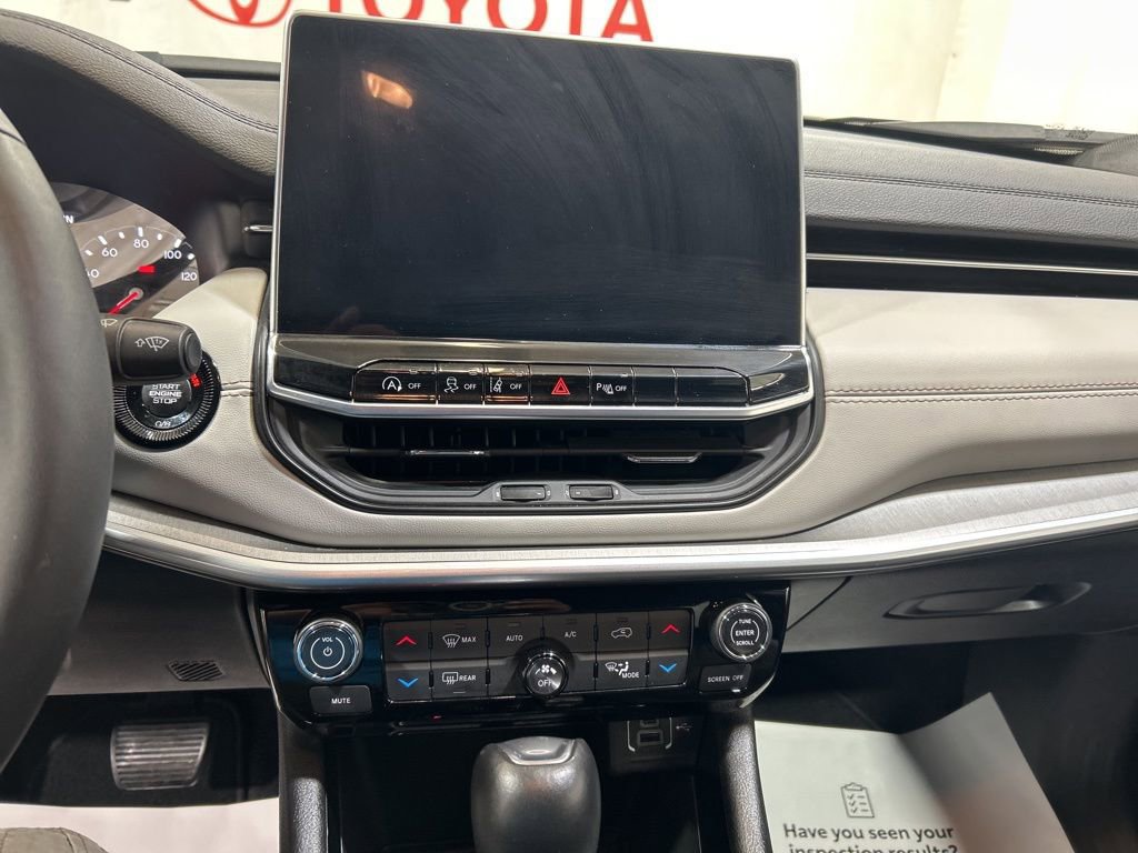 Used 2025 Jeep Compass Limited image 28