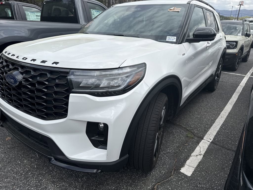 Used 2025 Ford Explorer ST-Line w/ Premium Package image 7