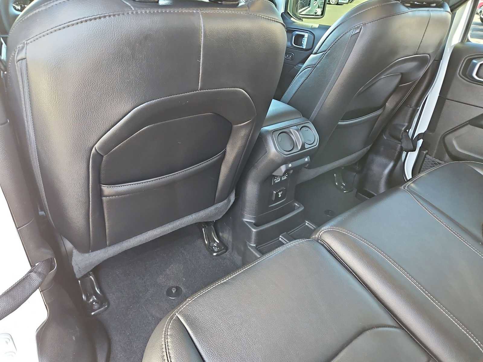 Used 2023 Jeep Wrangler Sahara image 17