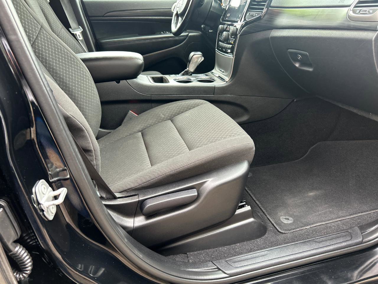 Used 2021 Jeep Grand Cherokee Laredo image 8