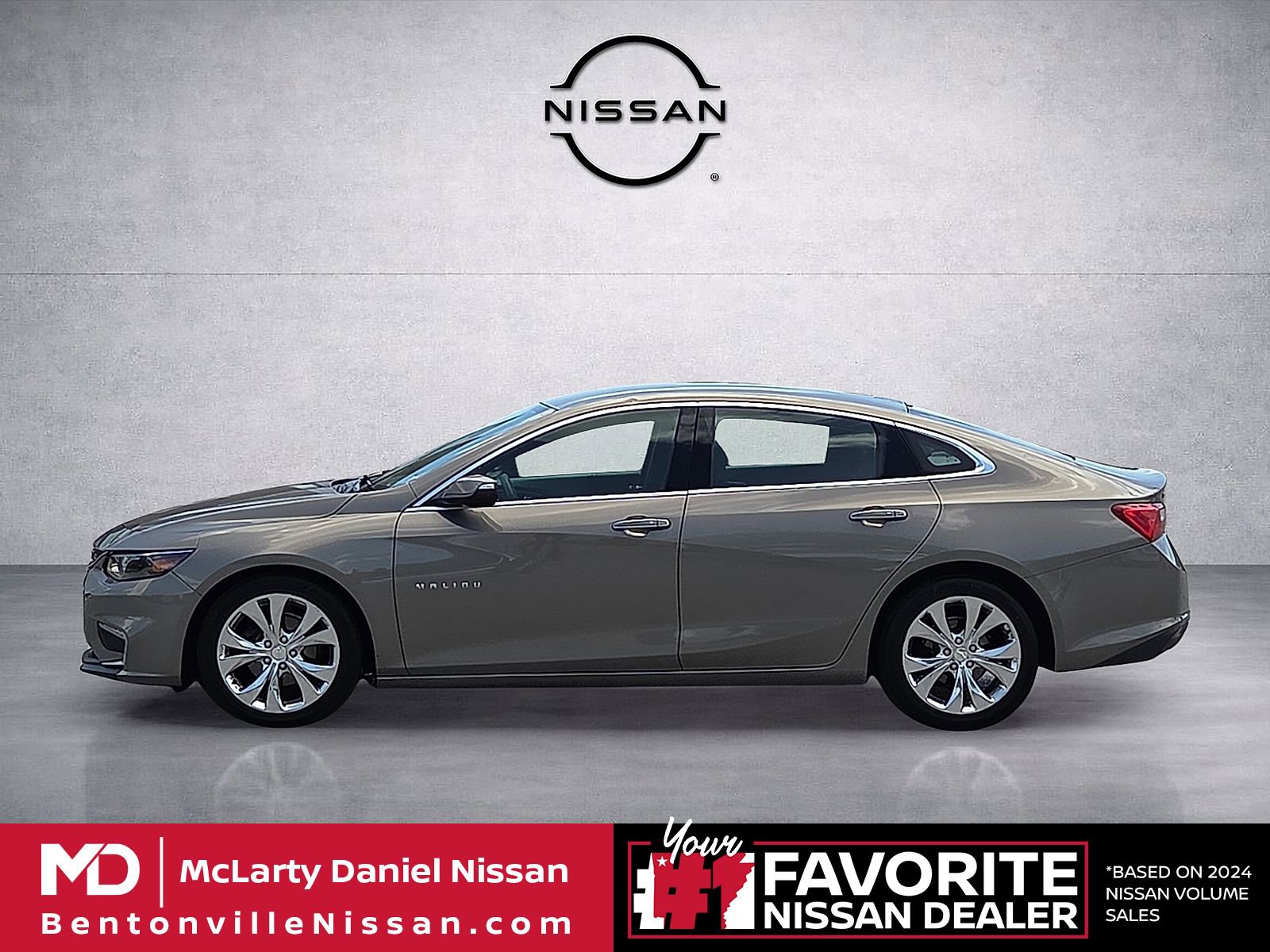 Used 2017 Chevrolet Malibu Premier FWD image 3
