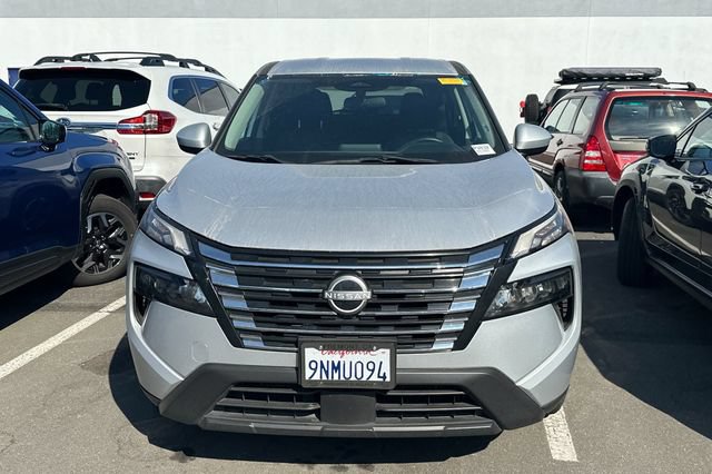 Used 2024 Nissan Rogue SV FWD image 3