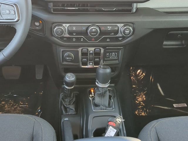New 2025 Jeep Gladiator Sport AWD/4WD image 17