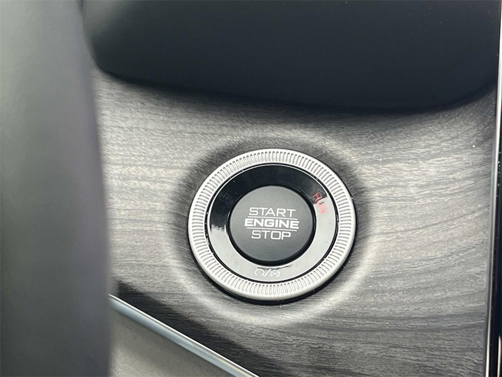 Used 2022 Jeep Grand Cherokee Overland w/ Luxury Tech Group IV image 26