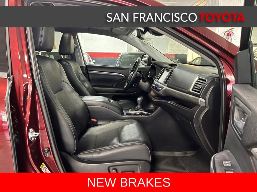 Used 2017 Toyota Highlander Limited AWD/4WD image 21