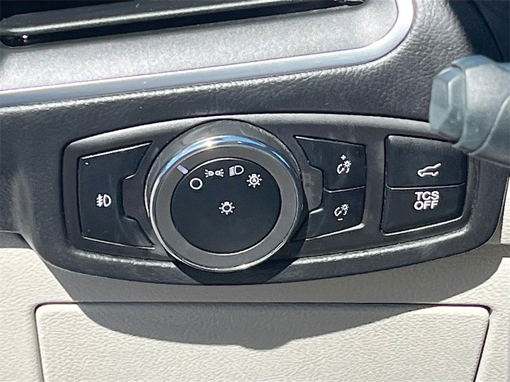 Used 2024 Ford Edge Titanium image 10