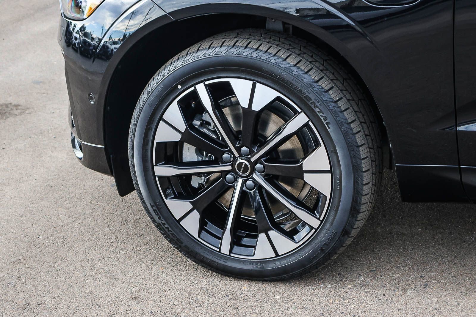 New 2026 Volvo XC60 T8 Plus w/ Protection Package Premier image 9