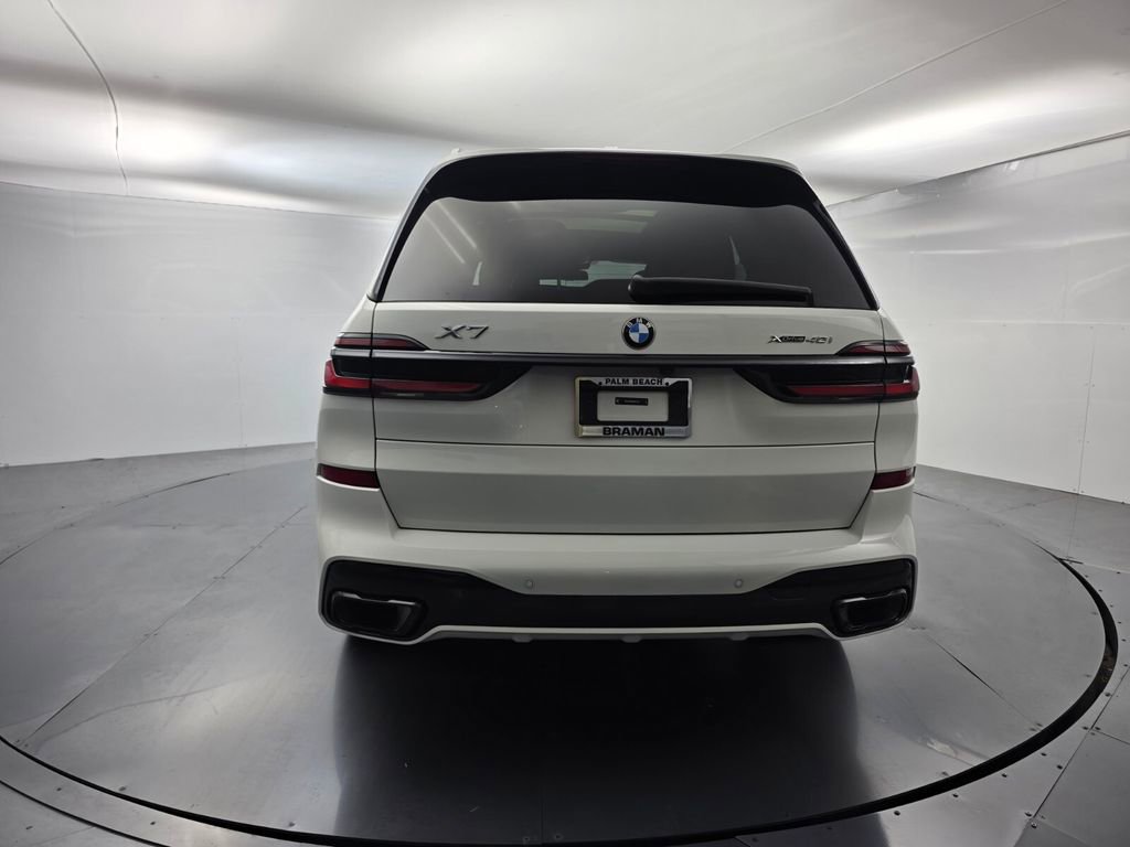 Used 2024 BMW X7 xDrive40i w/ M Sport Package image 5