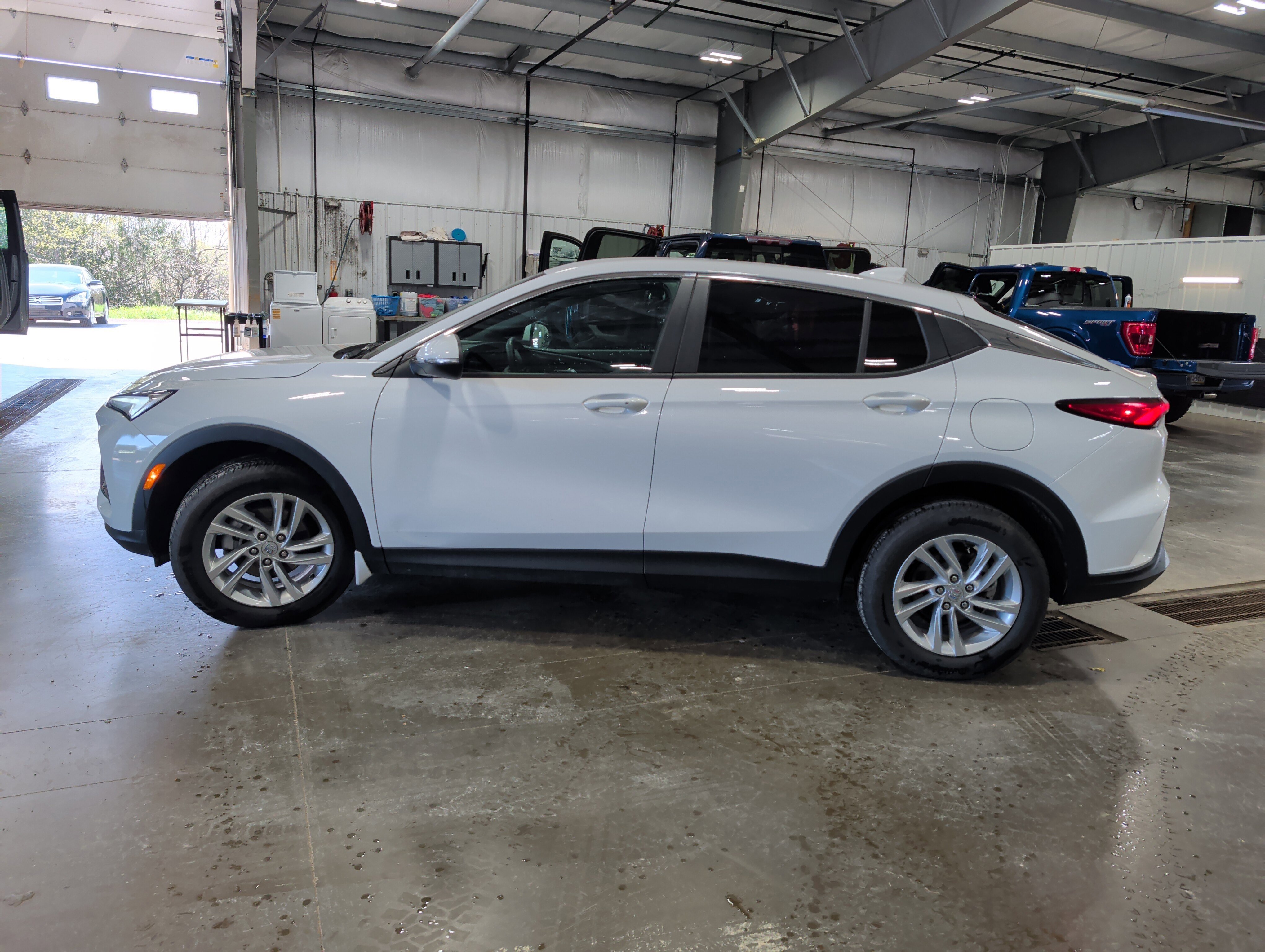 Used 2024 Buick Envista Preferred w/ Convenience I Package image 5