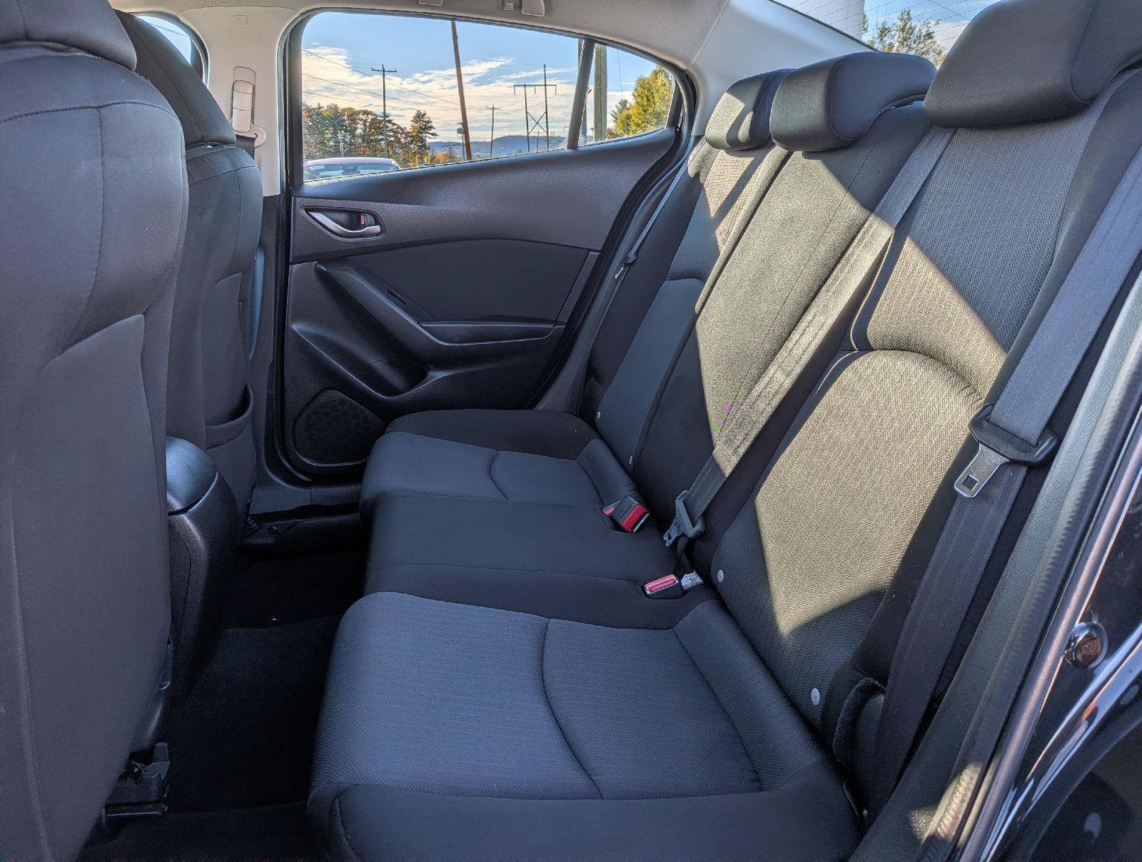 Used 2016 MAZDA MAZDA3 i Sport FWD image 21