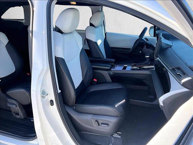 Used 2026 Toyota Sienna XSE FWD image 9